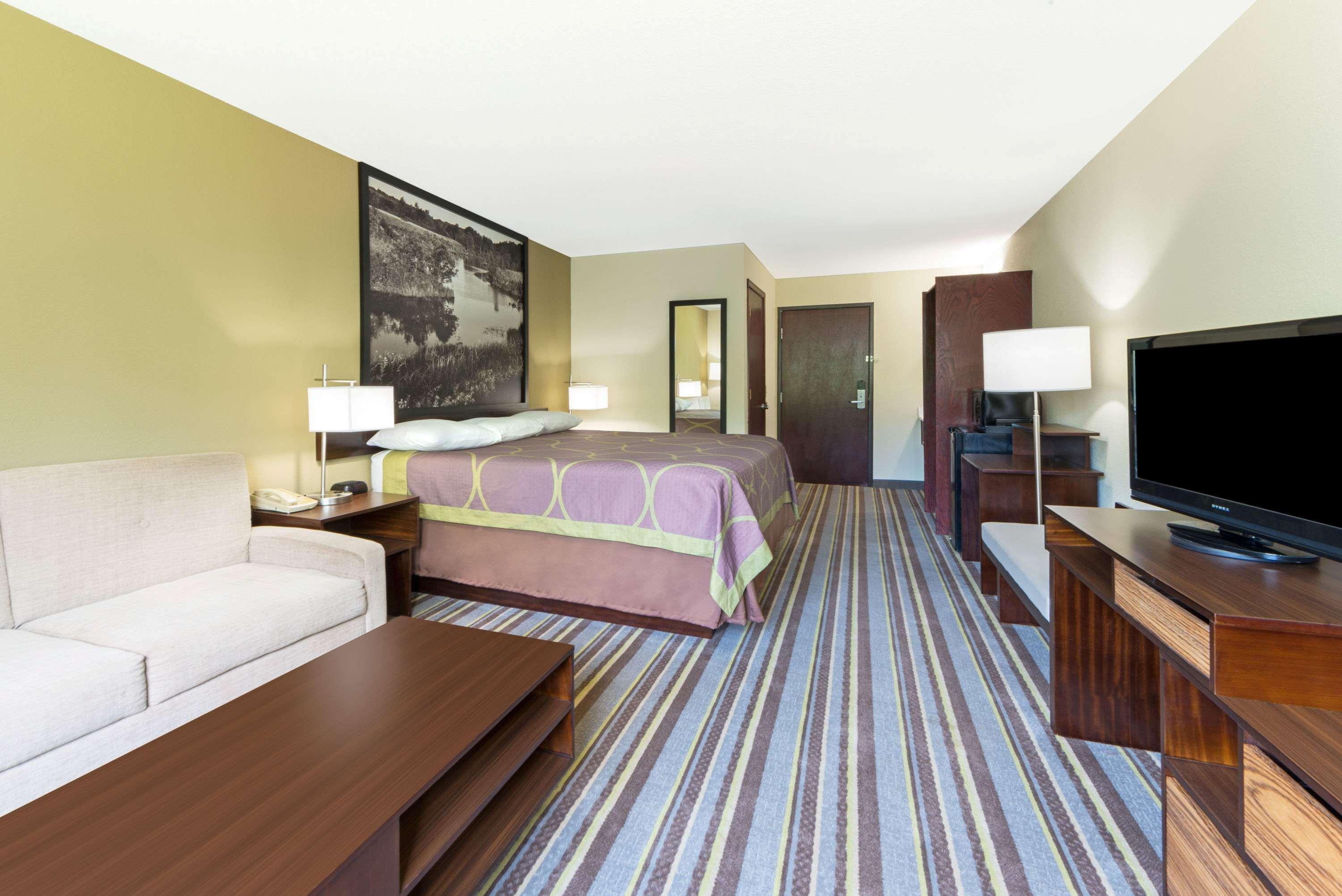 Super 8 By Wyndham Perry Hotel Exterior photo