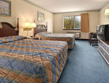 Super 8 By Wyndham Perry Hotel Exterior photo